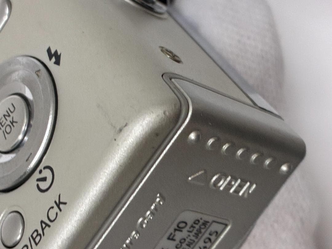 25M10-139 フジフィルム FinePix F10 デジカメ コンデジ