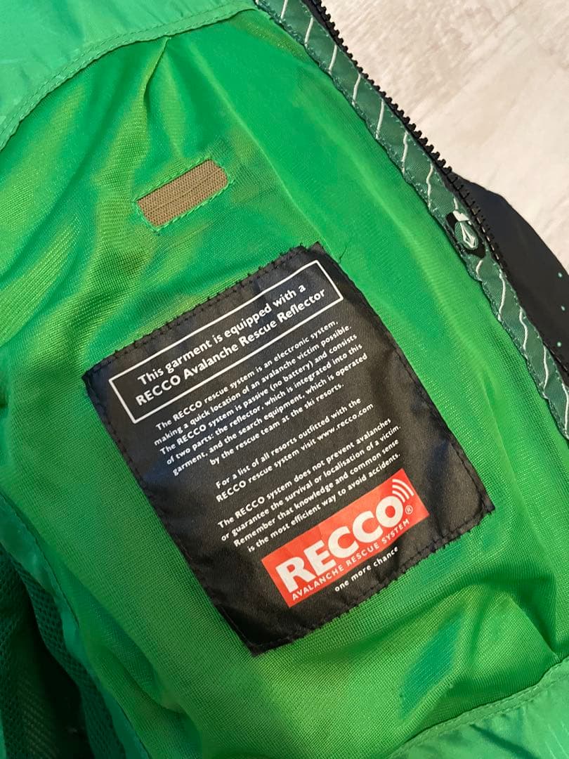 レア　VOLCOM スノーボードジャケット Sサイズ　タウン用でも