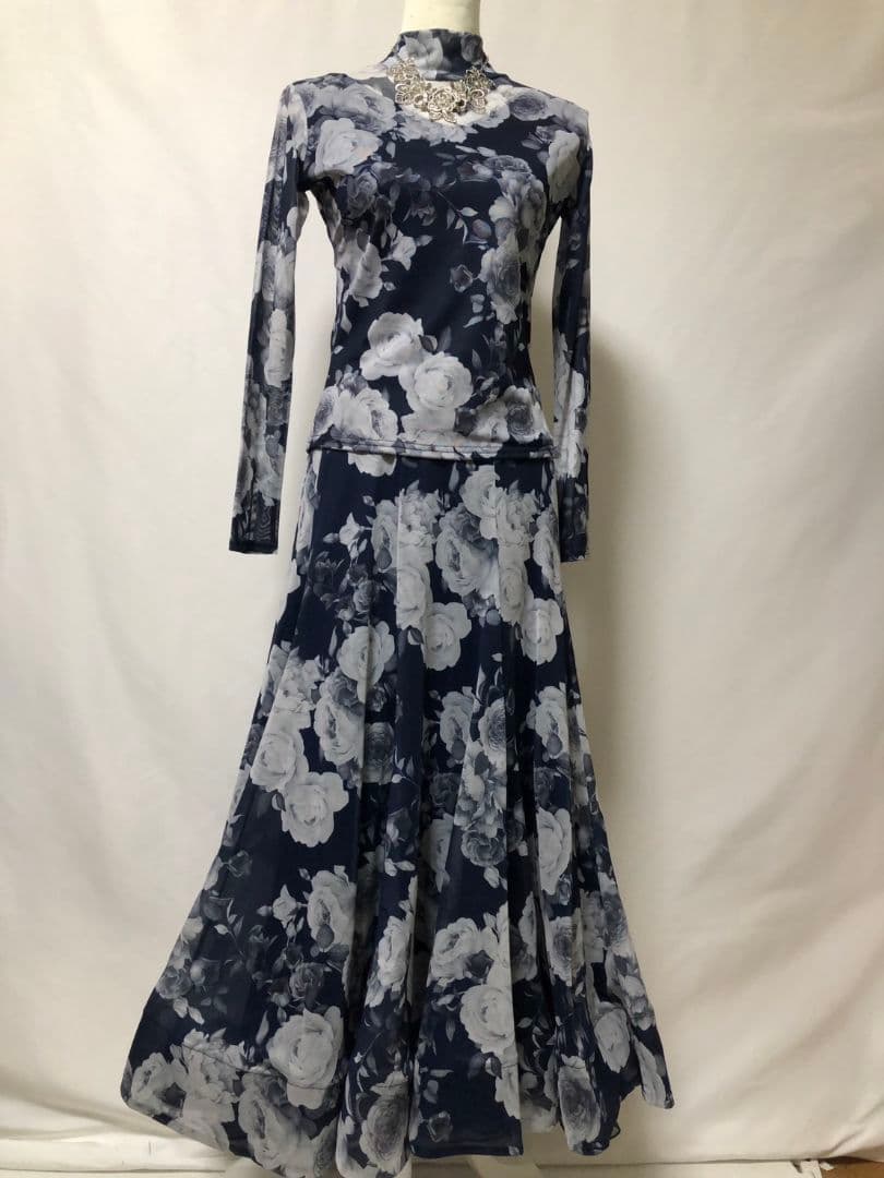 社交ダンスレッスン着パーティ。レイリーナ花柄紺色セットアップドレス