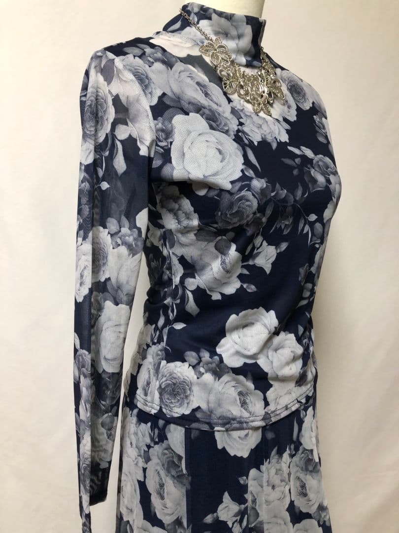 社交ダンスレッスン着パーティ。レイリーナ花柄紺色セットアップドレス