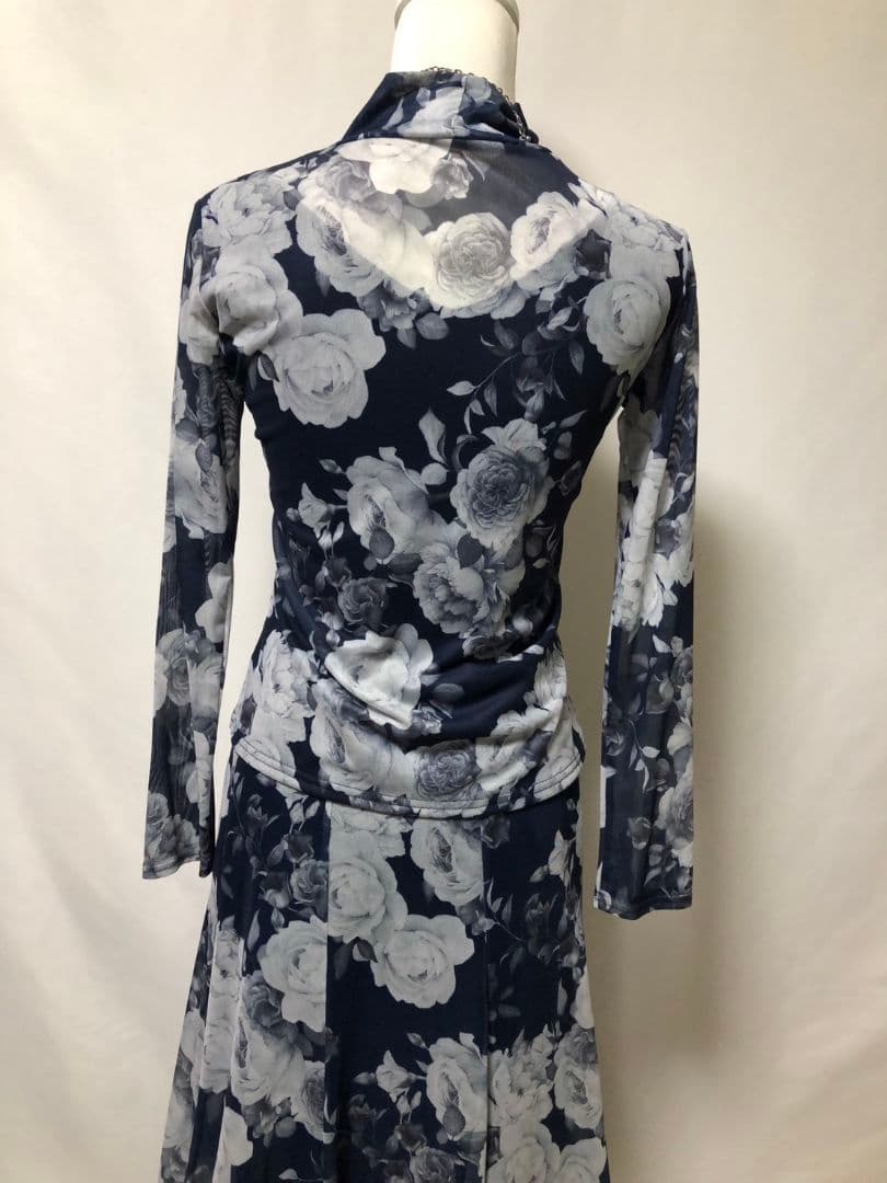 社交ダンスレッスン着パーティ。レイリーナ花柄紺色セットアップドレス