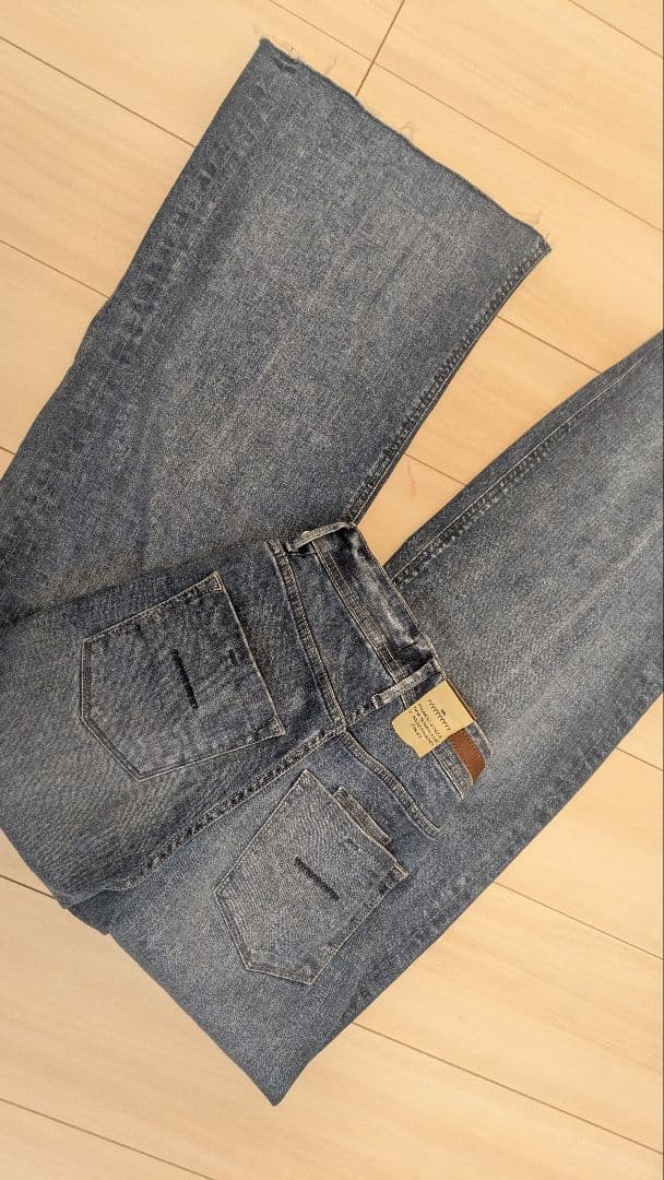 値下げ不可　新品タグ付き　ヤヌーク　yanuk ワイドフレア 23　CVL