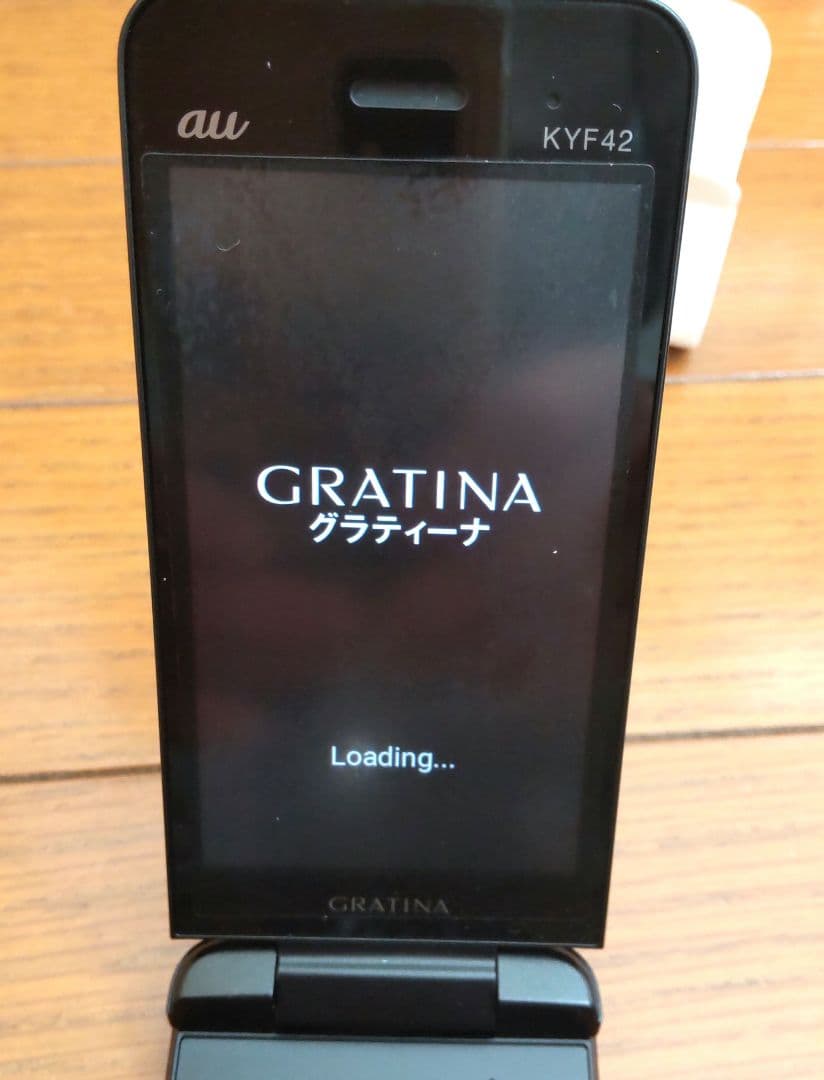 【美品】GRATINA KYF42 ブラック　携帯電話