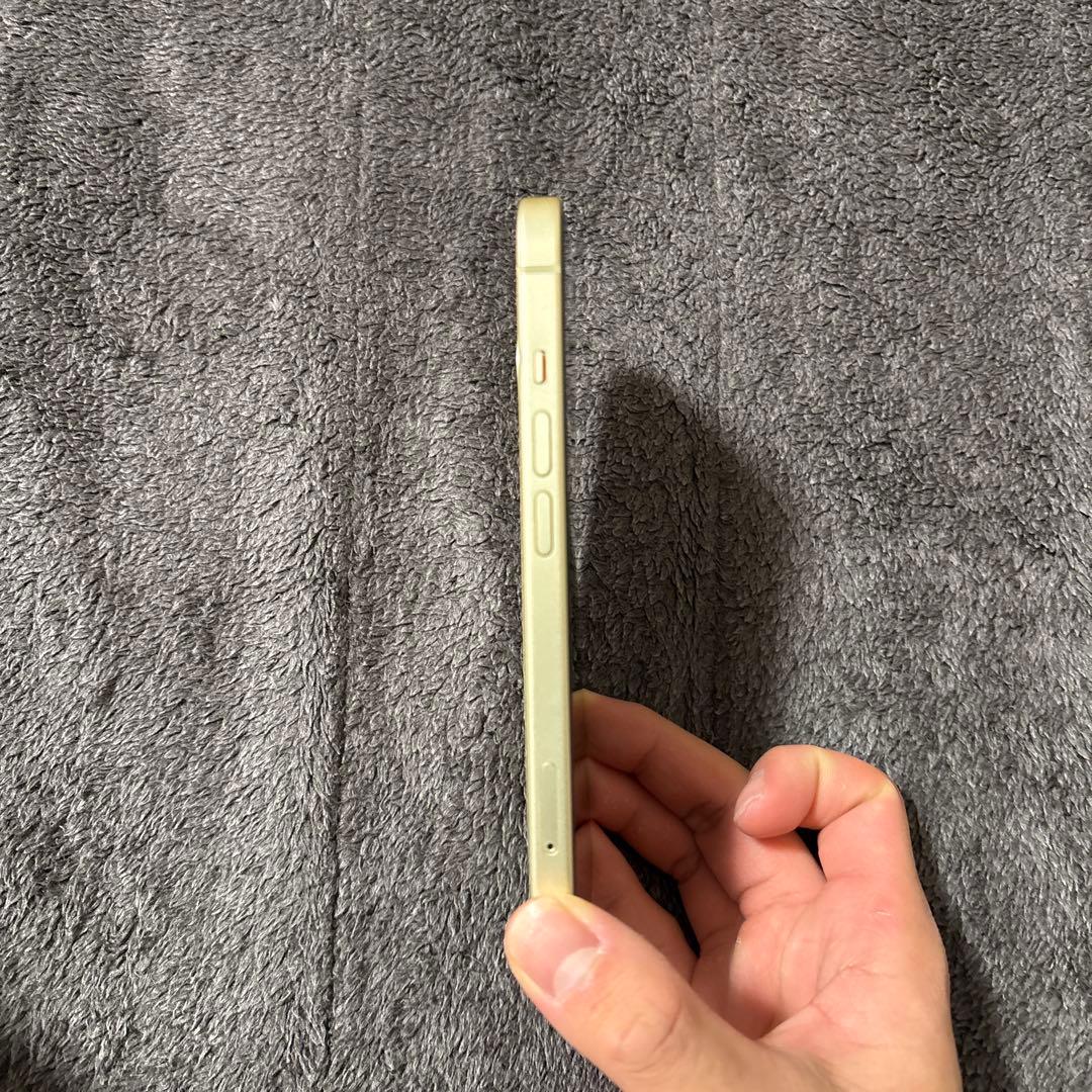 ホ*能様 Apple iPhone 15 128GB イエロー　本体