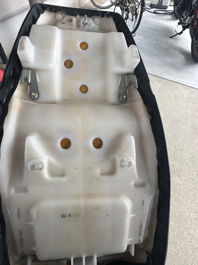 美品cb400sf nc42ブラックカーボン調バイクシート