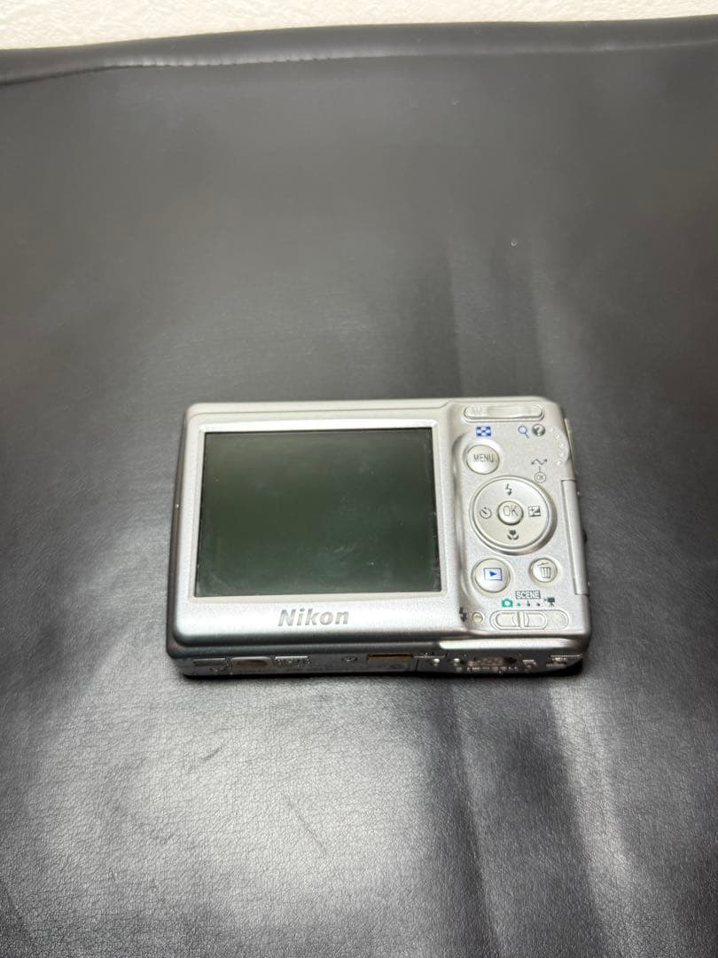 Nikon Coolpix L12 デジタルカメラ シルバー　オールドコンデジ