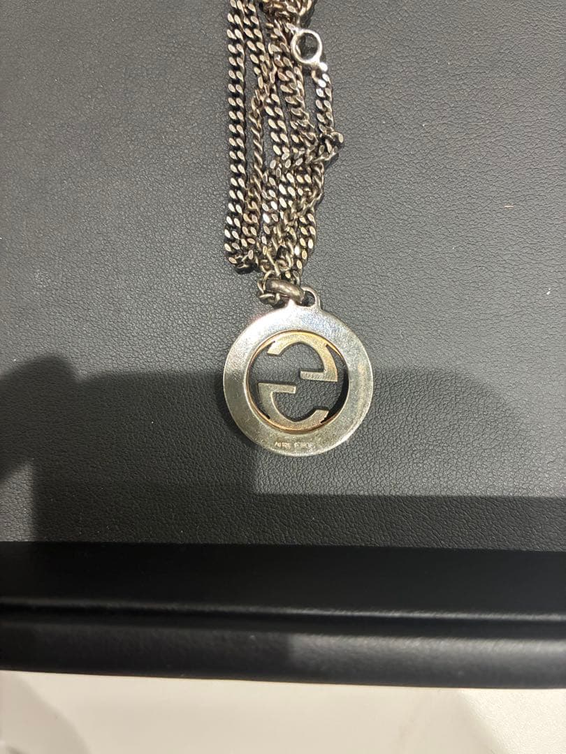 T*e様 Gucci シルバーロゴペンダントネックレス