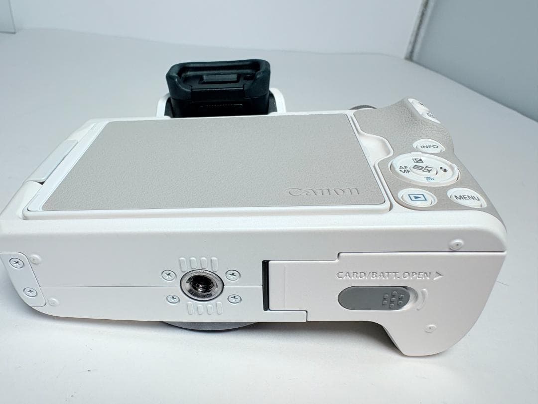 元箱付き キヤノン EOS Kiss M ボディ ホワイト