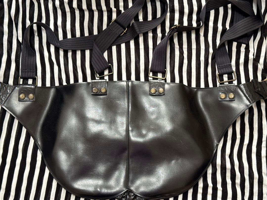 難アリ 本革 beauty:beast ビューティビースト 薔薇型押しバッグ 黒