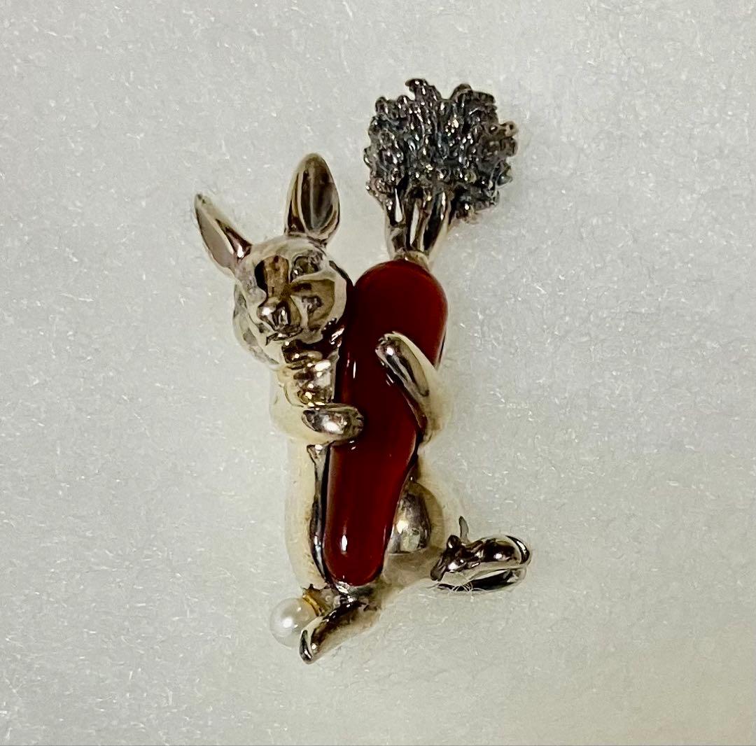 碌山　SV925 カーネリアン ニンジンうさぎペンダントブローチ【箱・保証書付】