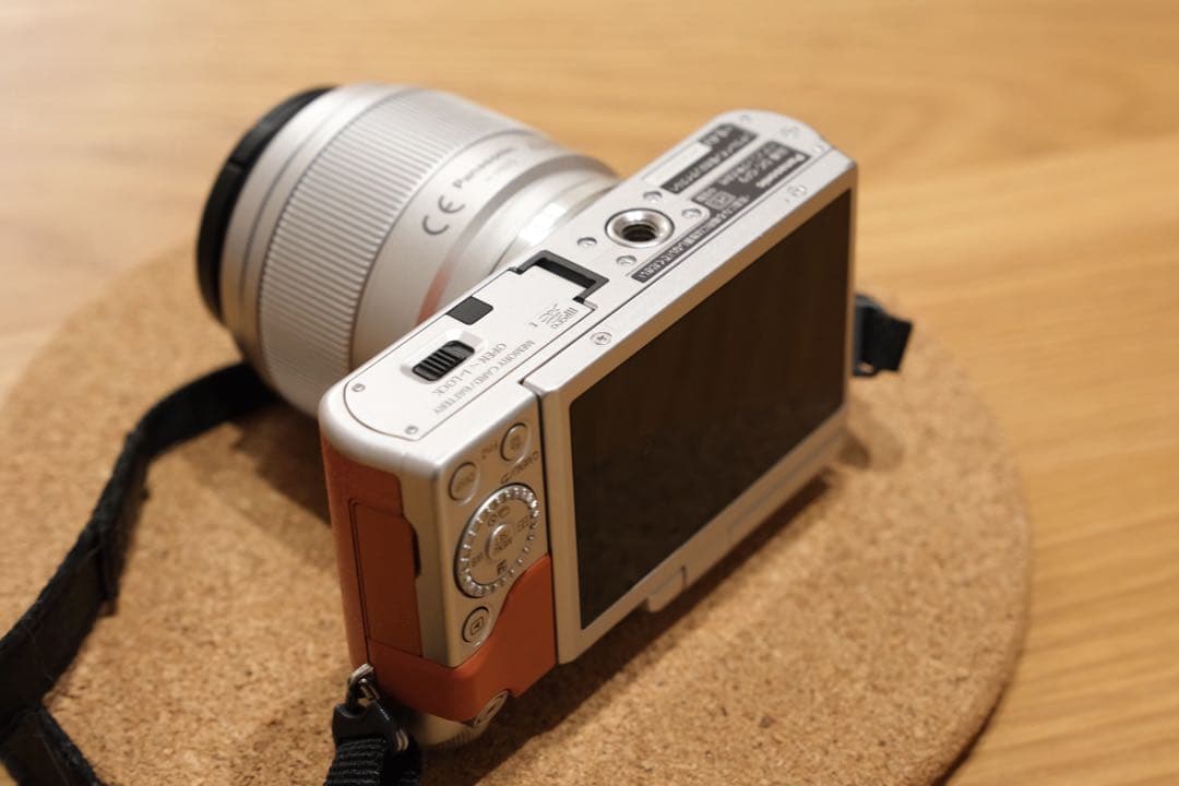 LUMIX ミラーレス一眼 シルバー/オレンジ