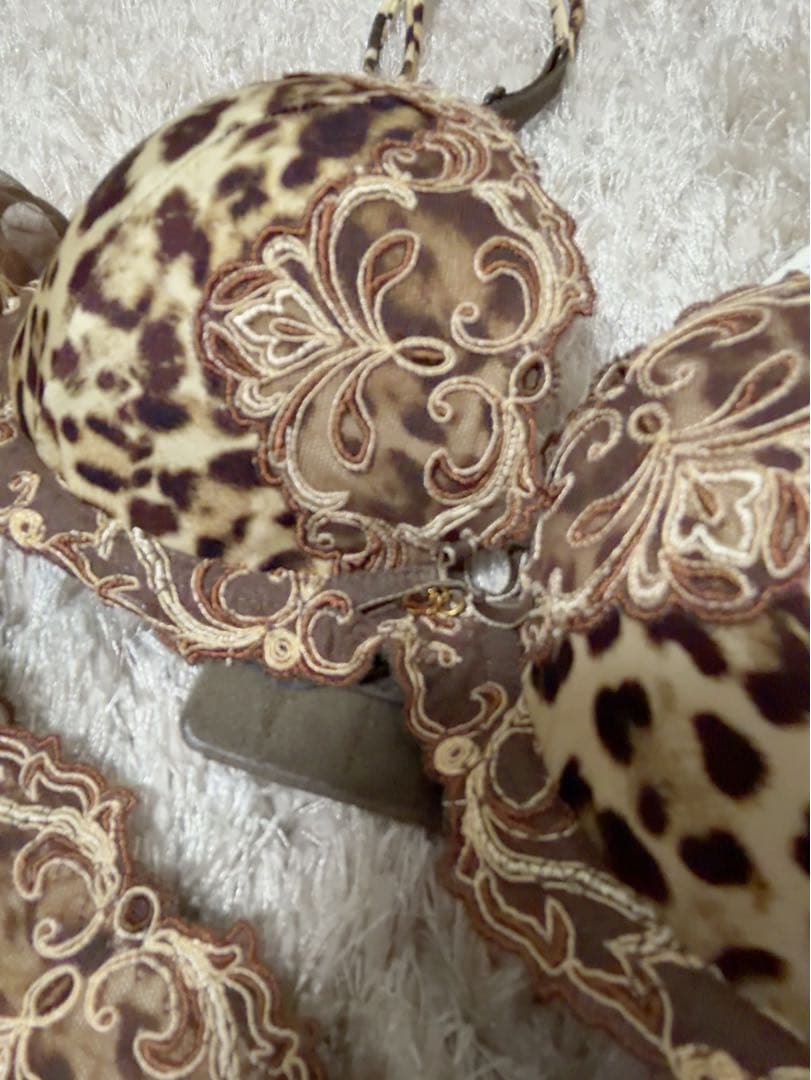 新品リズシャルメル ブラ ショーツセットLISECHARMEL レオパード柄