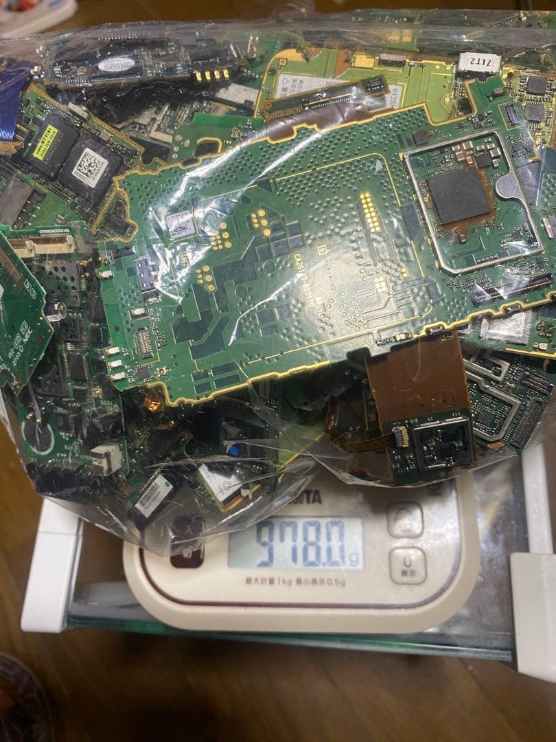 び*ン様 主に携帯電話の基盤　その他もろもろ ジャンク品　1キロ以上