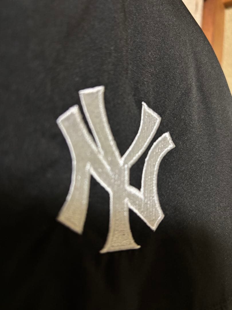 む*ち様 【新品・定価1.6万】MLB公式 ヤンキース 中綿　ブラック XL 刺