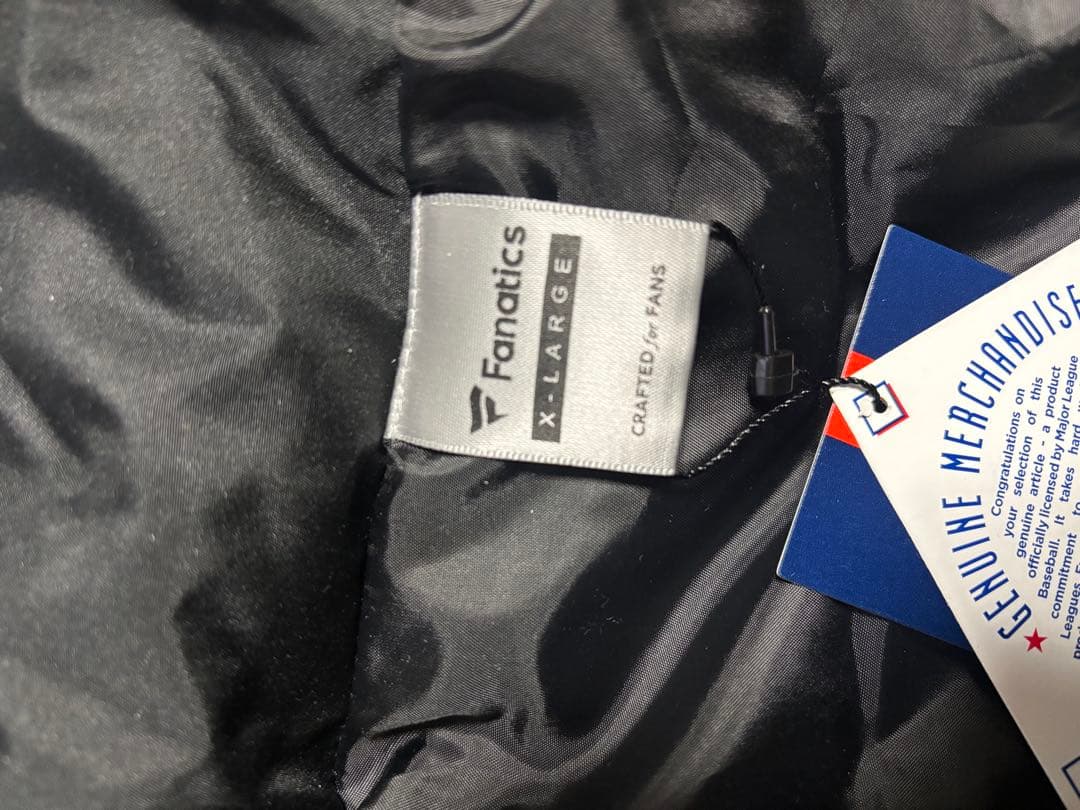 む*ち様 【新品・定価1.6万】MLB公式 ヤンキース 中綿　ブラック XL 刺