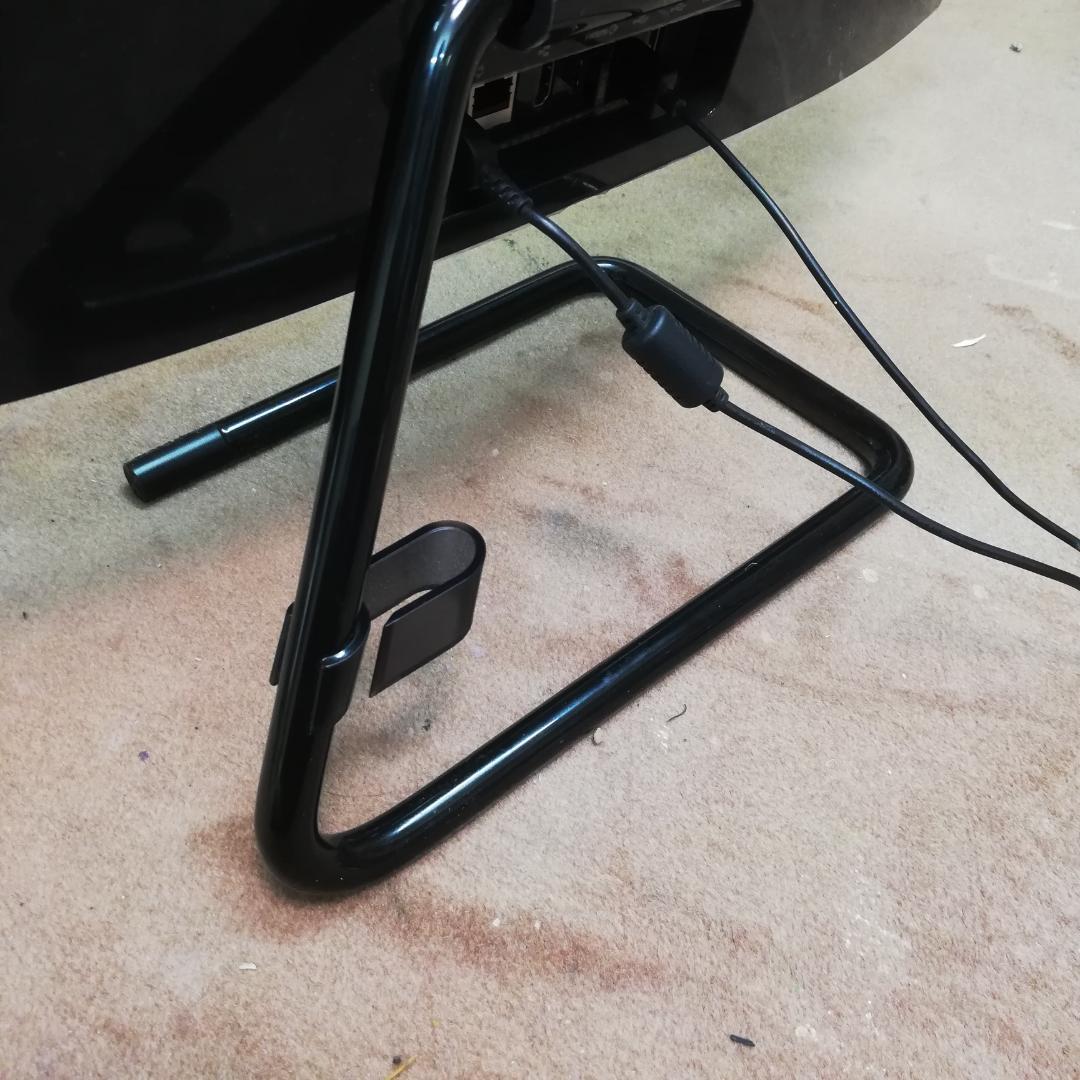 レノボ　超狭枠の24インチ一体型PC　i5-8400T 8G/512SSD