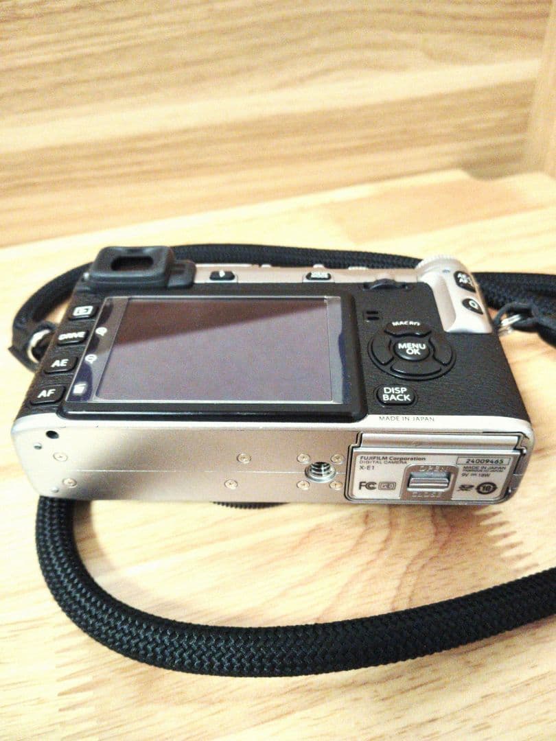 Fujifilm X-E1 ミラーレス一眼カメラ【EVF難あり】