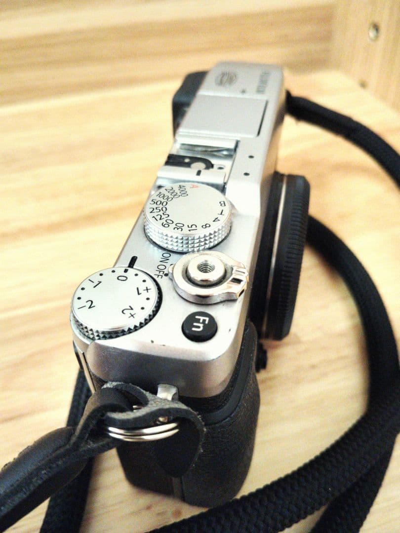 Fujifilm X-E1 ミラーレス一眼カメラ【EVF難あり】