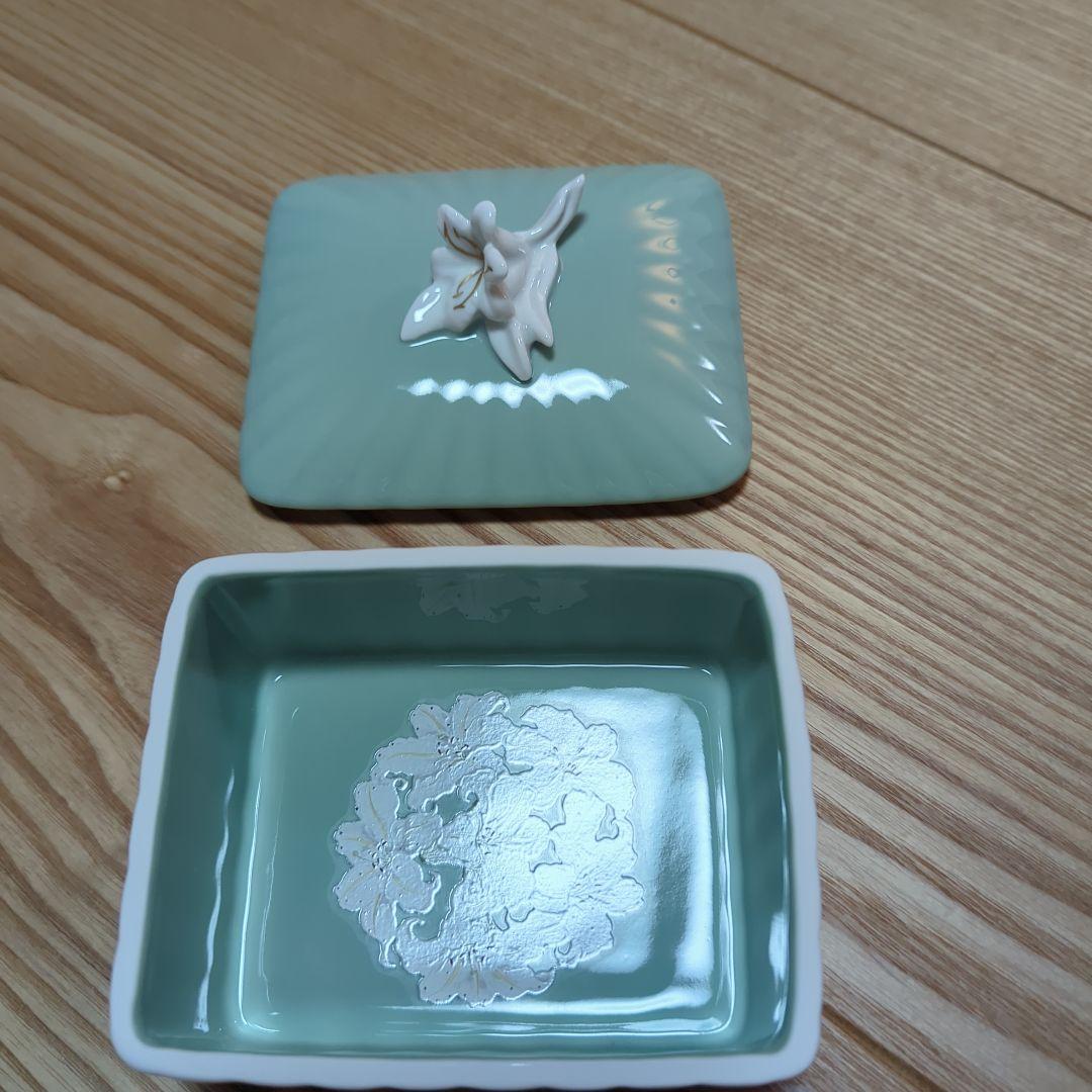 深川製磁 白百合 フローラルボックス