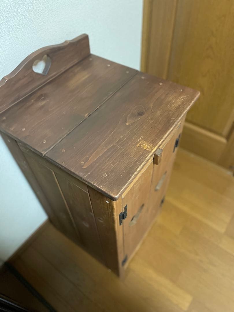 木製カントリー風キャビネット ハート型扉