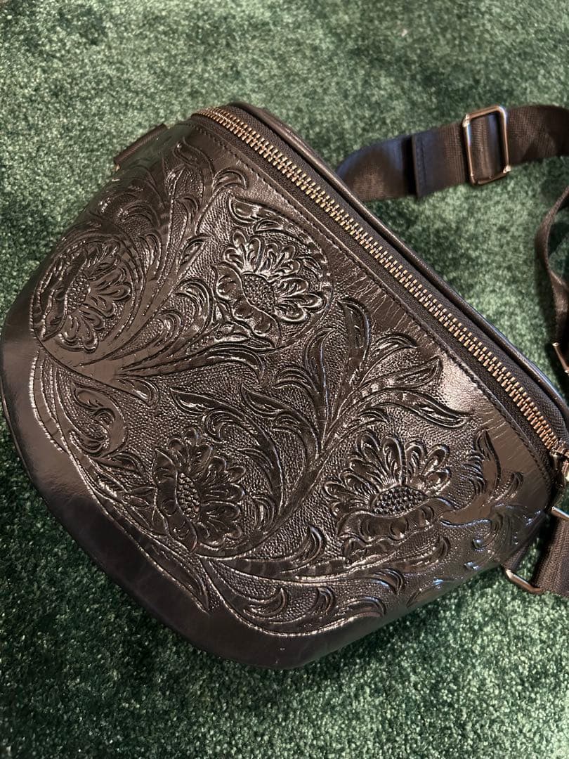 GRACE CONTINENTAL ウエストバッグ　牛革　ボディバッグ