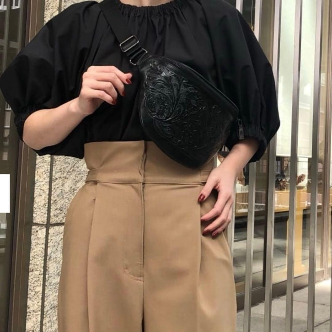 GRACE CONTINENTAL ウエストバッグ　牛革　ボディバッグ