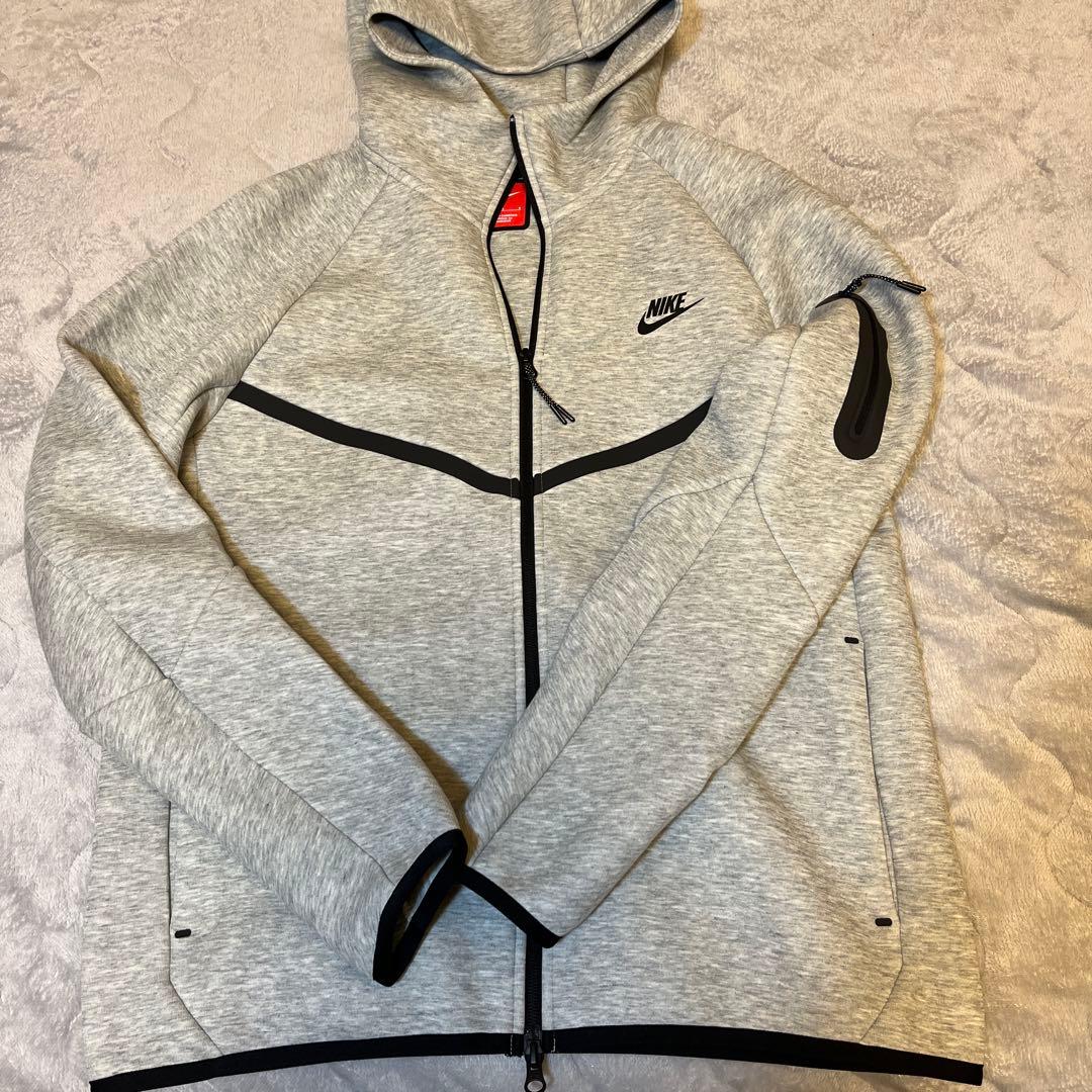 Nike テックフリース　L グレー