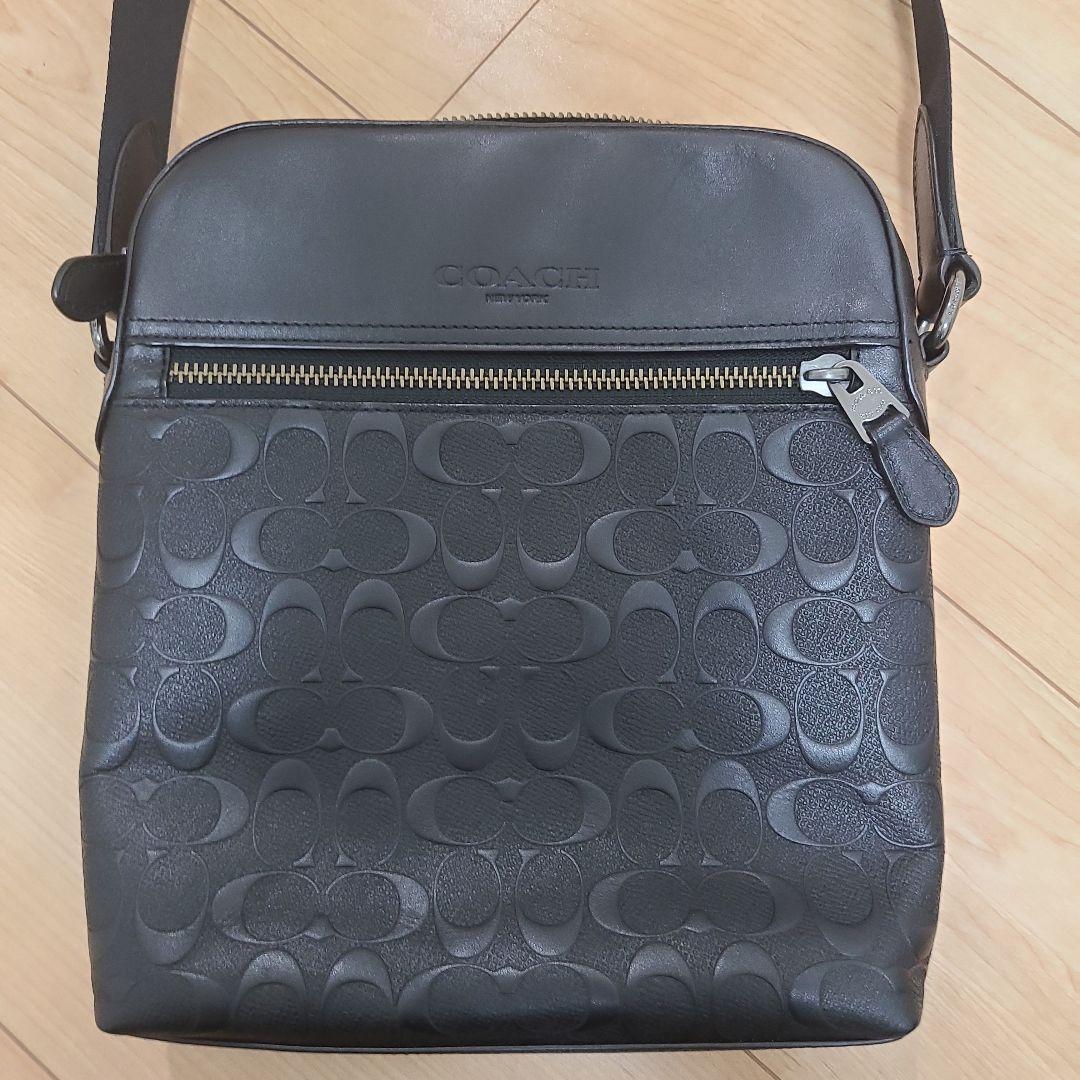 COACH肩掛けカバン　ブラック