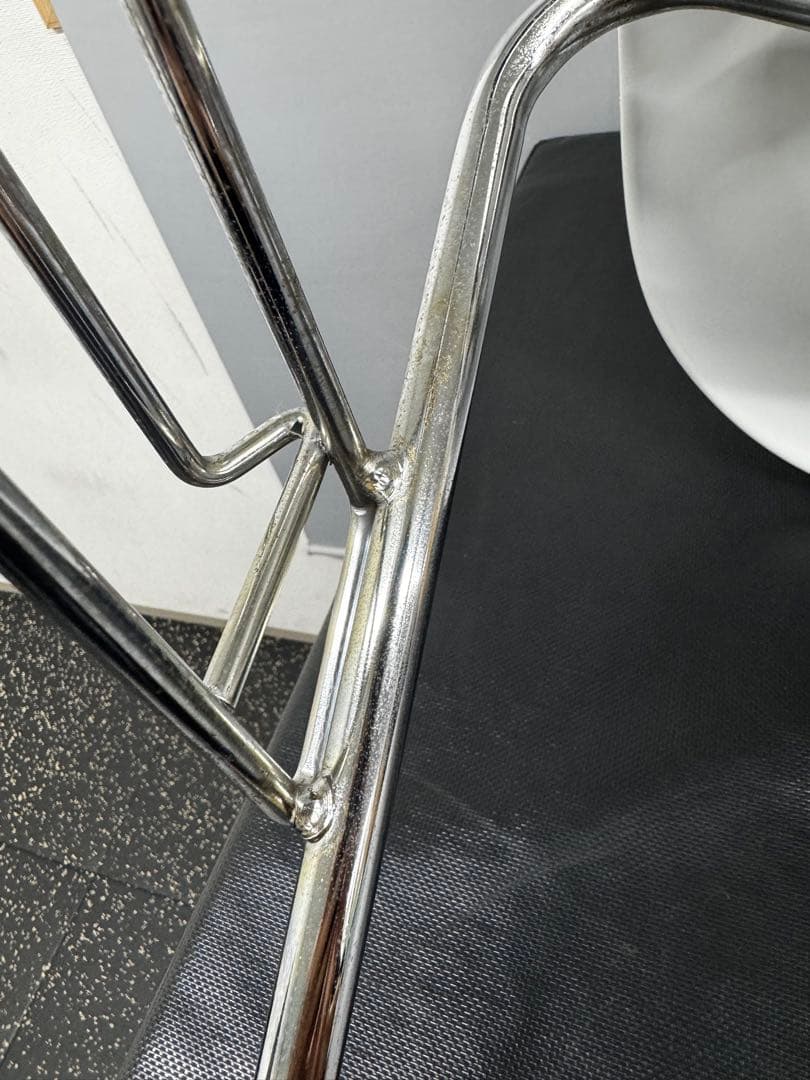 今月まで掲載vitra eames STACKING Chair