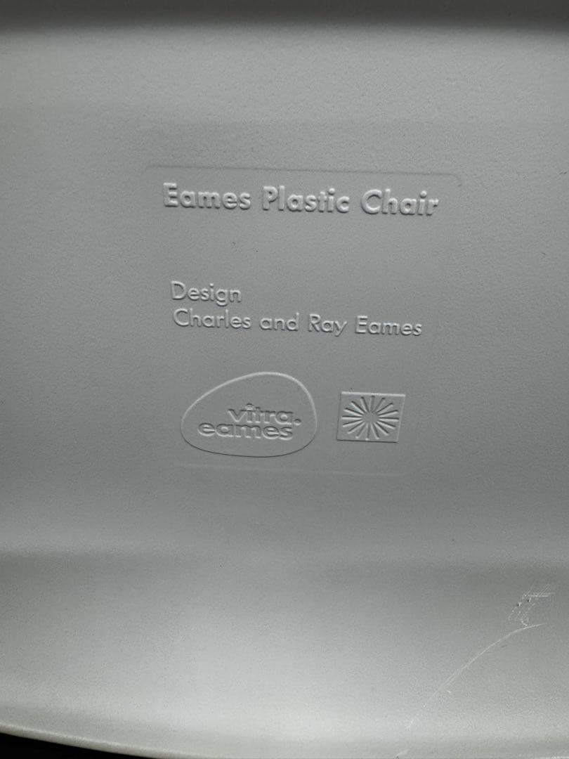 今月まで掲載vitra eames STACKING Chair