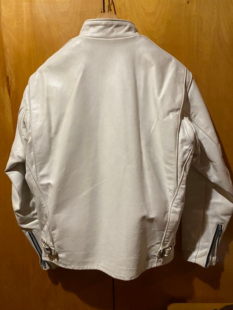 ホワイト シングルライダースジャケット