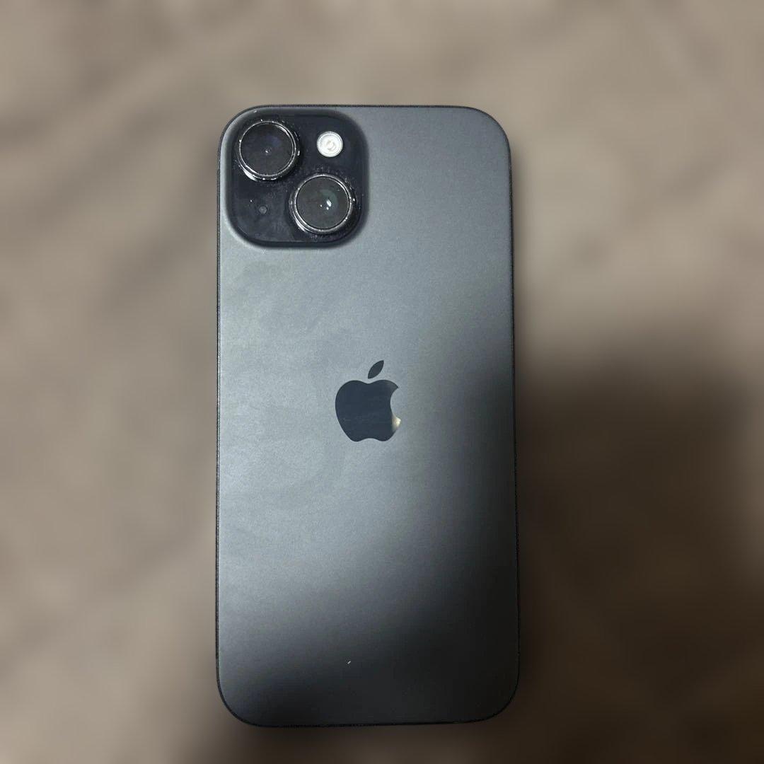 Apple iPhone 15ブラック本体 128GB カメラ部分キズあり