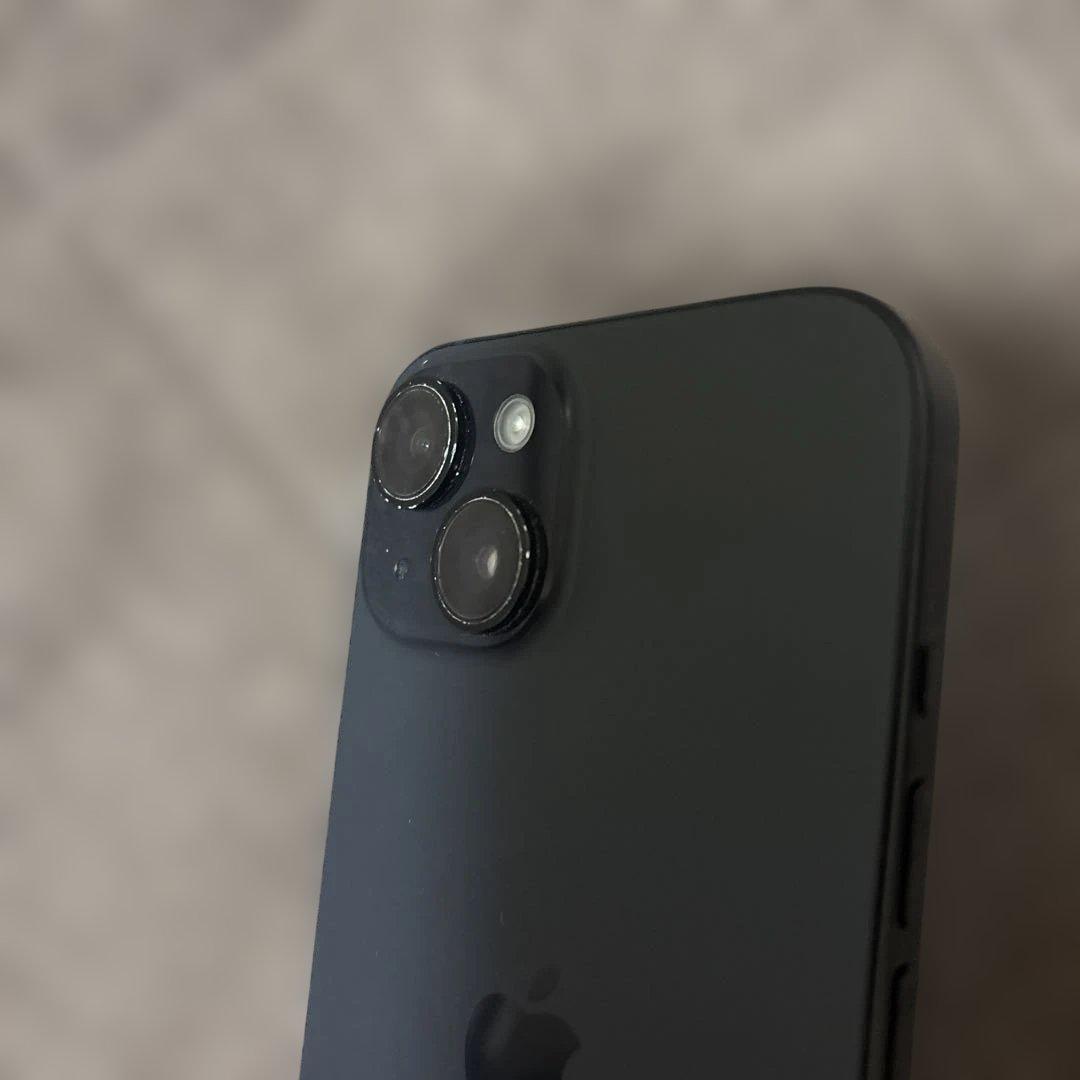 Apple iPhone 15ブラック本体 128GB カメラ部分キズあり