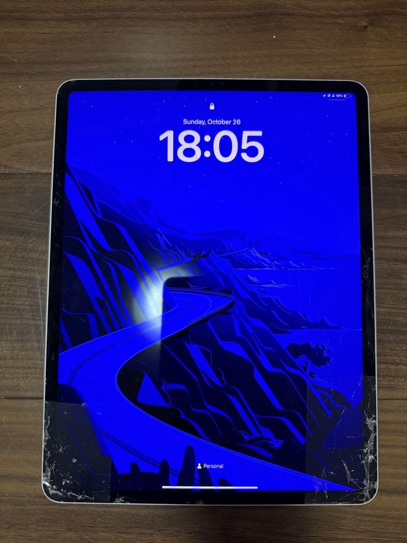 ipad pro12.9(第5世代) 画面割れ箱付き、動作しますがジャンクにて
