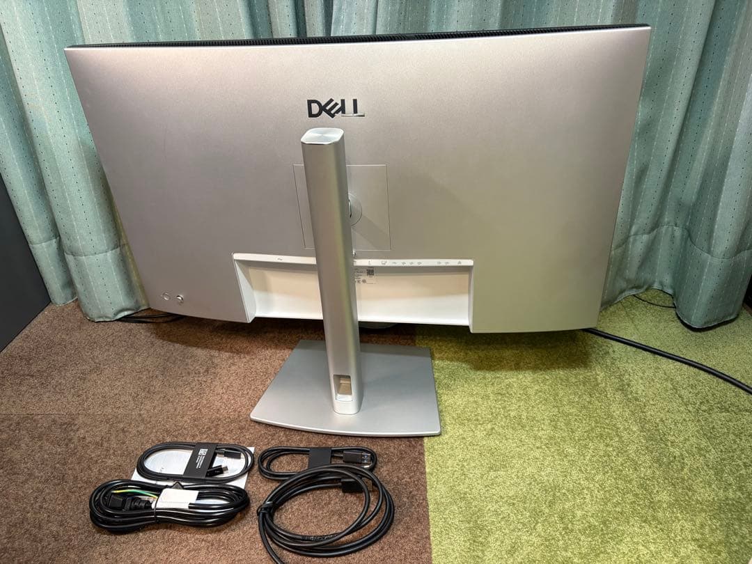 Dell デジタルハイエンド 32インチ 4K モニター U3225QE ①
