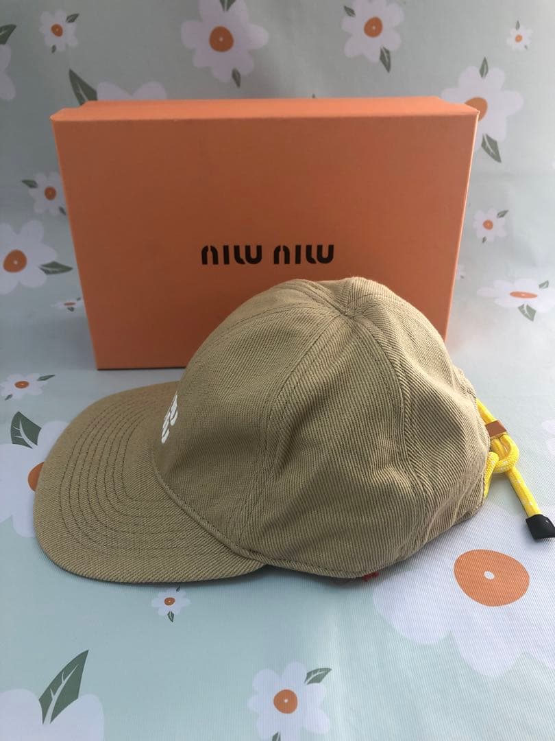 ミュウミュウ ベースボールキャップ　刺繍ロゴ　ベージュ　超美品