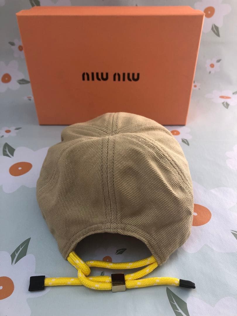 ミュウミュウ ベースボールキャップ　刺繍ロゴ　ベージュ　超美品