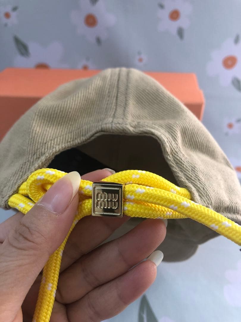 ミュウミュウ ベースボールキャップ　刺繍ロゴ　ベージュ　超美品