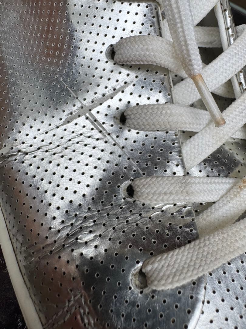 ルイヴィトン　LOUIS VUITTON メタリックシルバー スニーカー　10