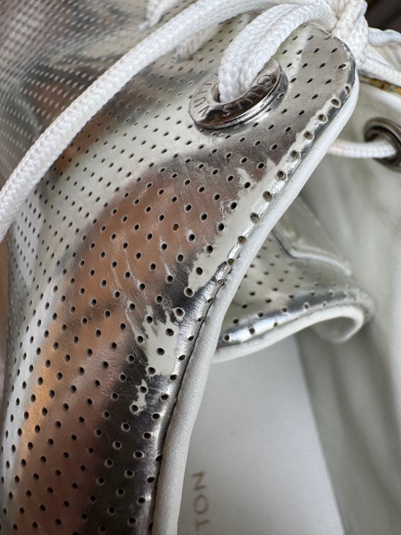 ルイヴィトン　LOUIS VUITTON メタリックシルバー スニーカー　10