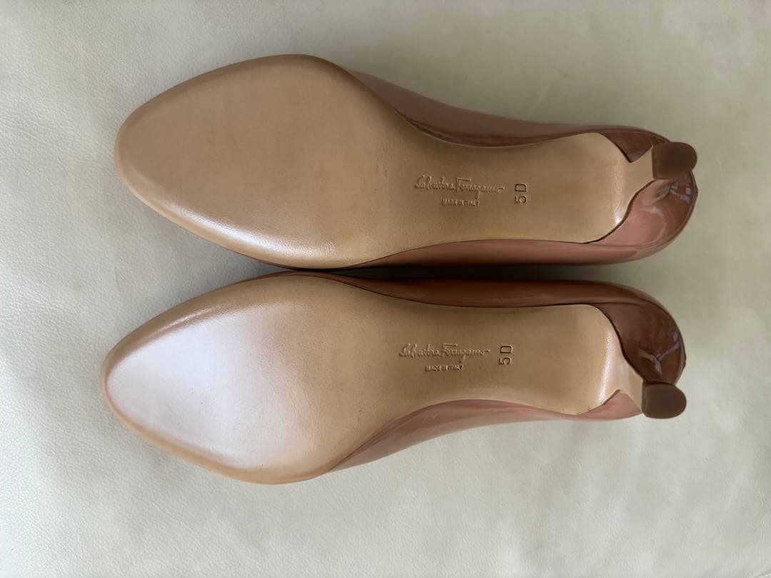 【新品未使用】フェラガモ　パンプス