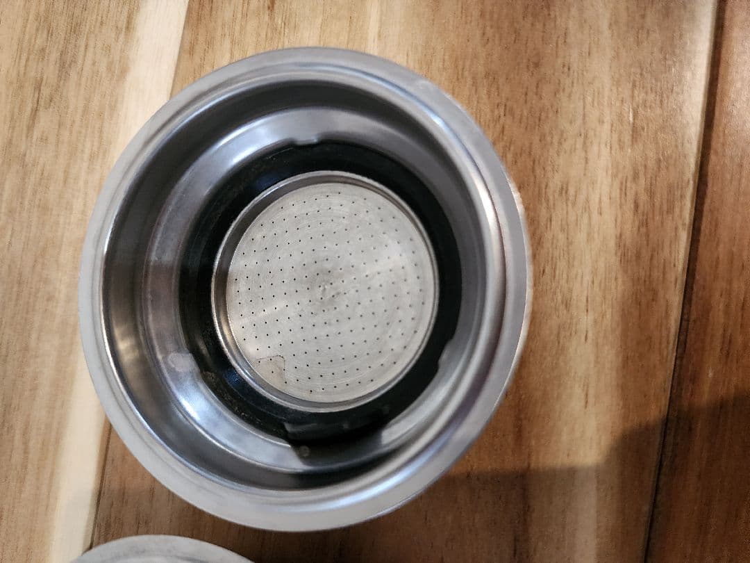 【値下げ】デロンギ エスプレッソ・カプチーノメーカー デディカ EC680BK