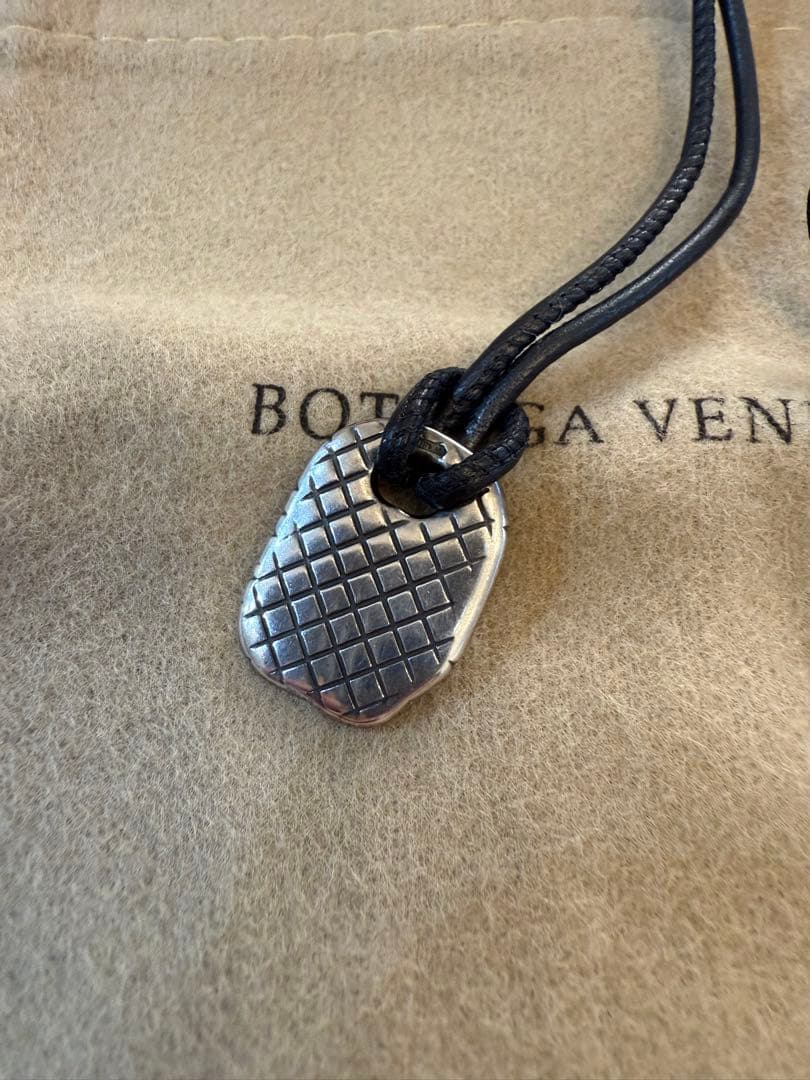 Bottega Veneta イントレチャートレザーネックレス