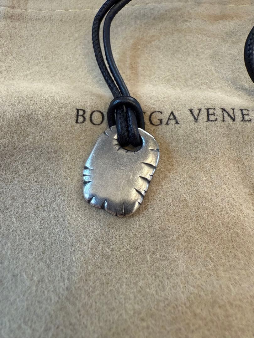 Bottega Veneta イントレチャートレザーネックレス
