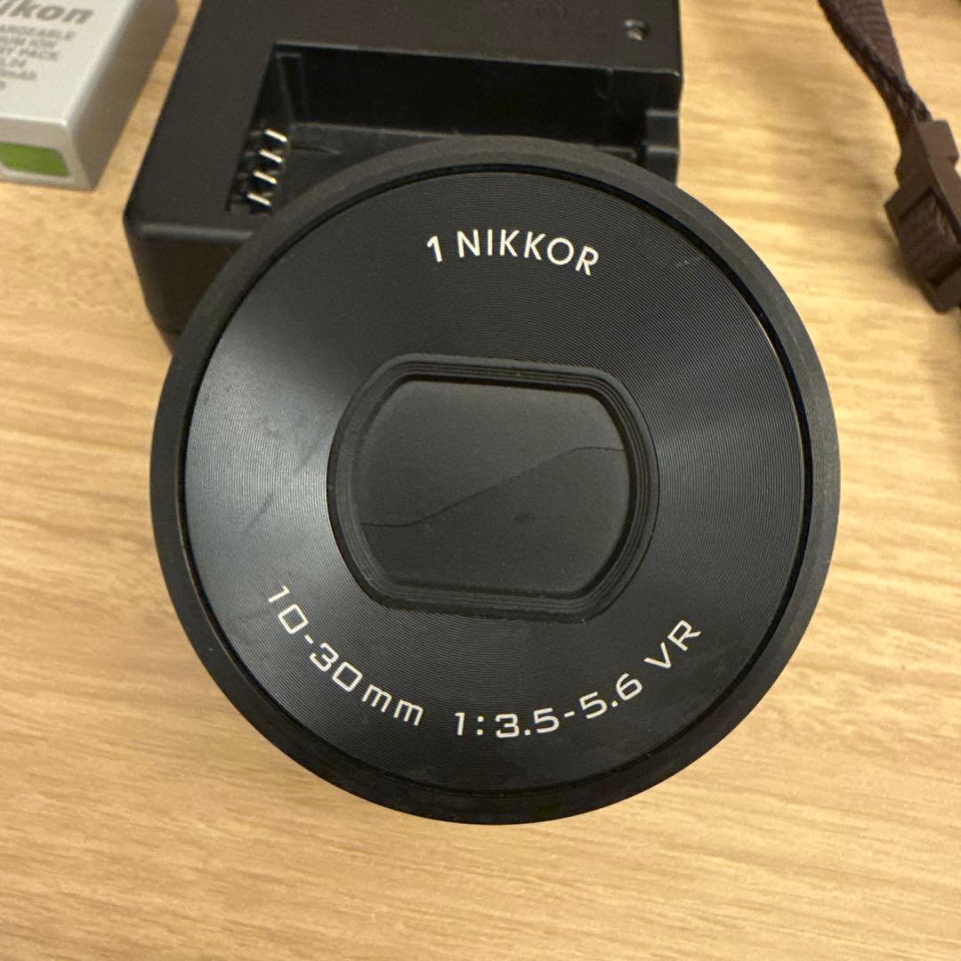Nikon 1 J5ミラーレス一眼カメラ 本体　標準レンズ　ケースセット