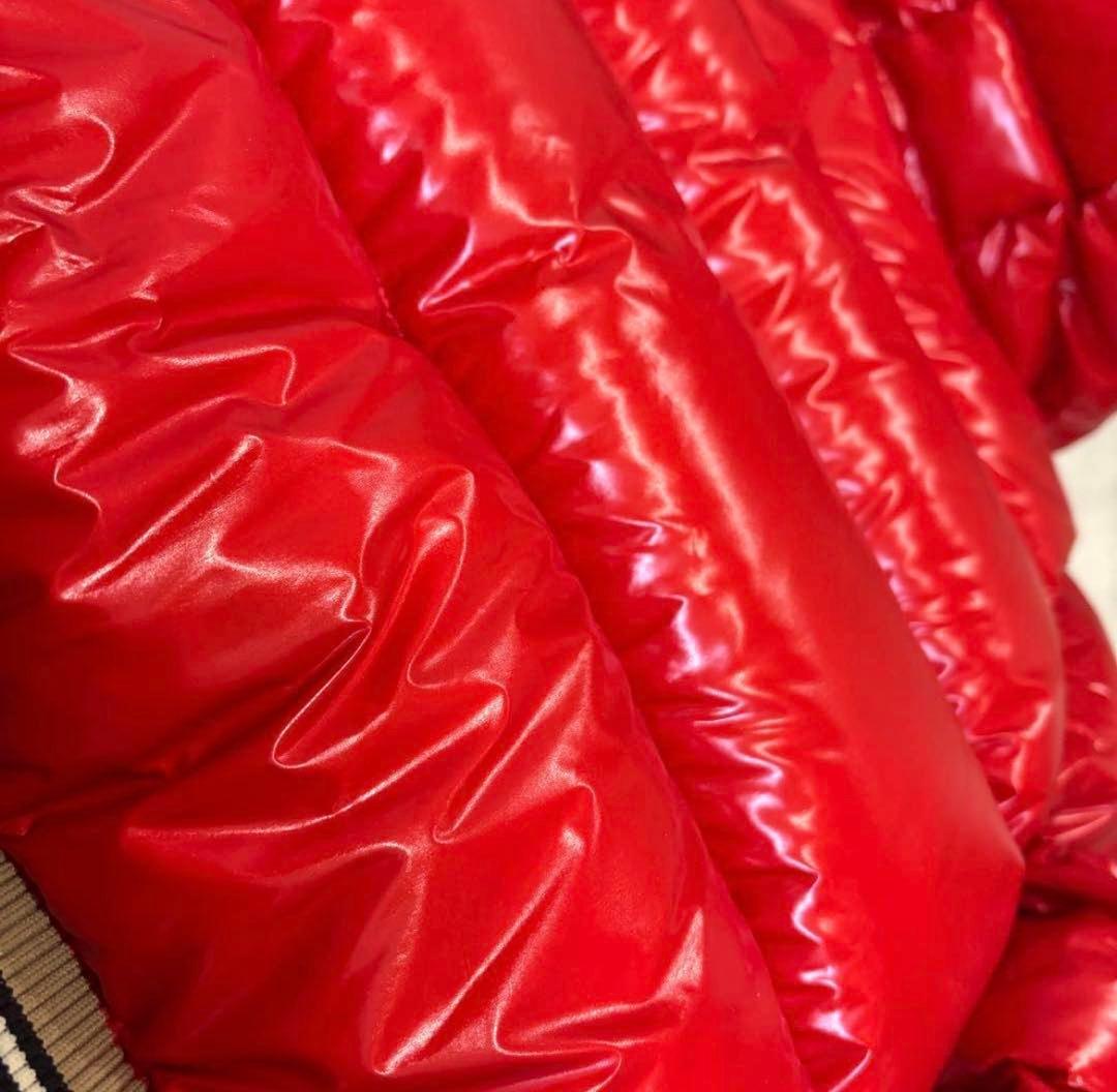 BURBERRY レッド ダウンコート フード付き