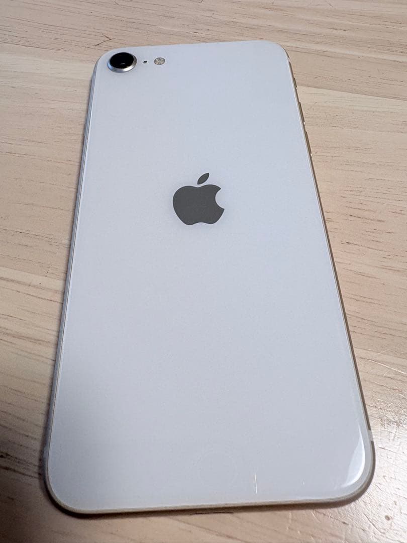 Apple iPhone SE 第3世代　ホワイト 本体