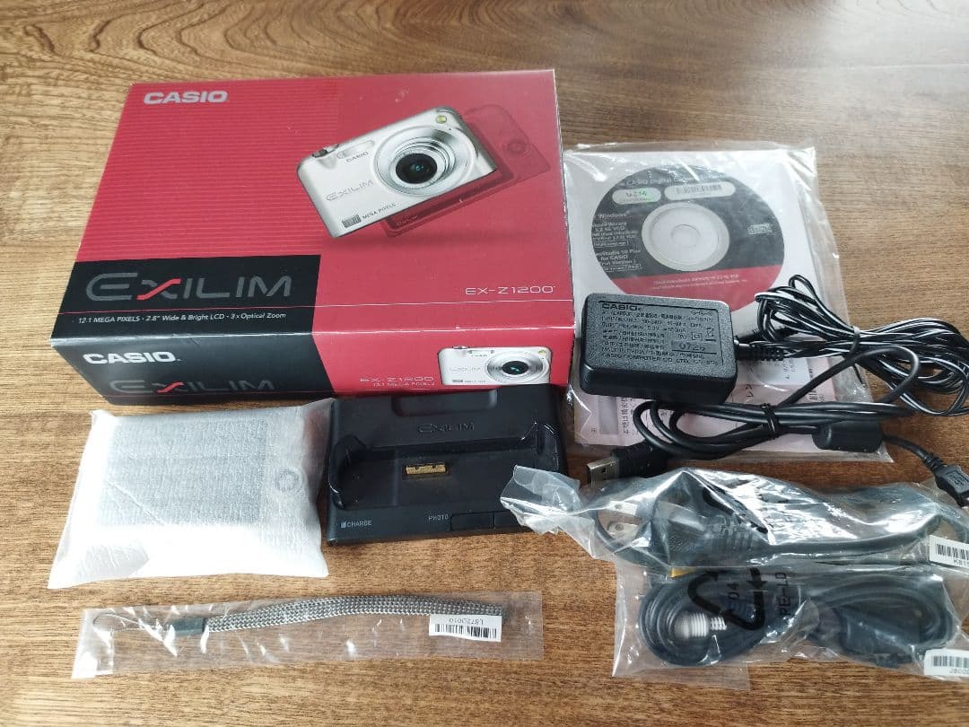 デジカメCASIOカシオ EXLIM 充電器付き