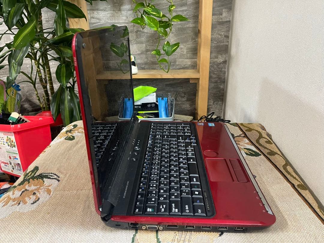 すぐ使える初心者向ノートパソコン　ネットも事務も　カメラ