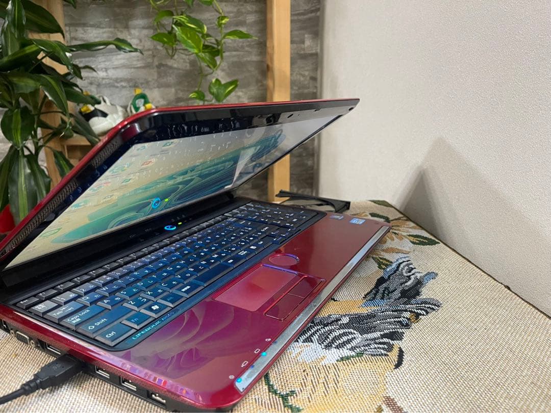 すぐ使える初心者向ノートパソコン　ネットも事務も　カメラ